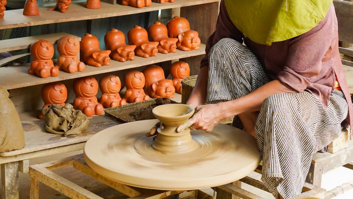 Cycling Trip Hanoi Bat Trang Ceramic Village 1 Day